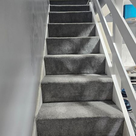 Manchester - House - Sleeps 6 - Parking - Garden Экстерьер фото